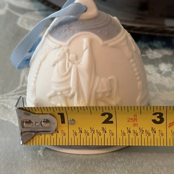 Vintage Lladro Porcelain Christmas Bells - Lot Of 3 - Years 1995, 1990, 1989 - Picture 6 of 9